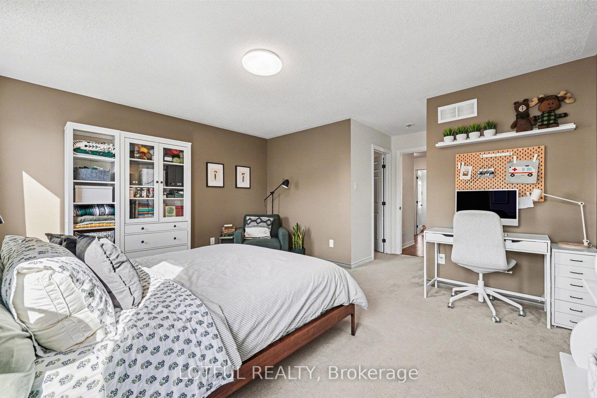 521 Foxlight Circle photo 19