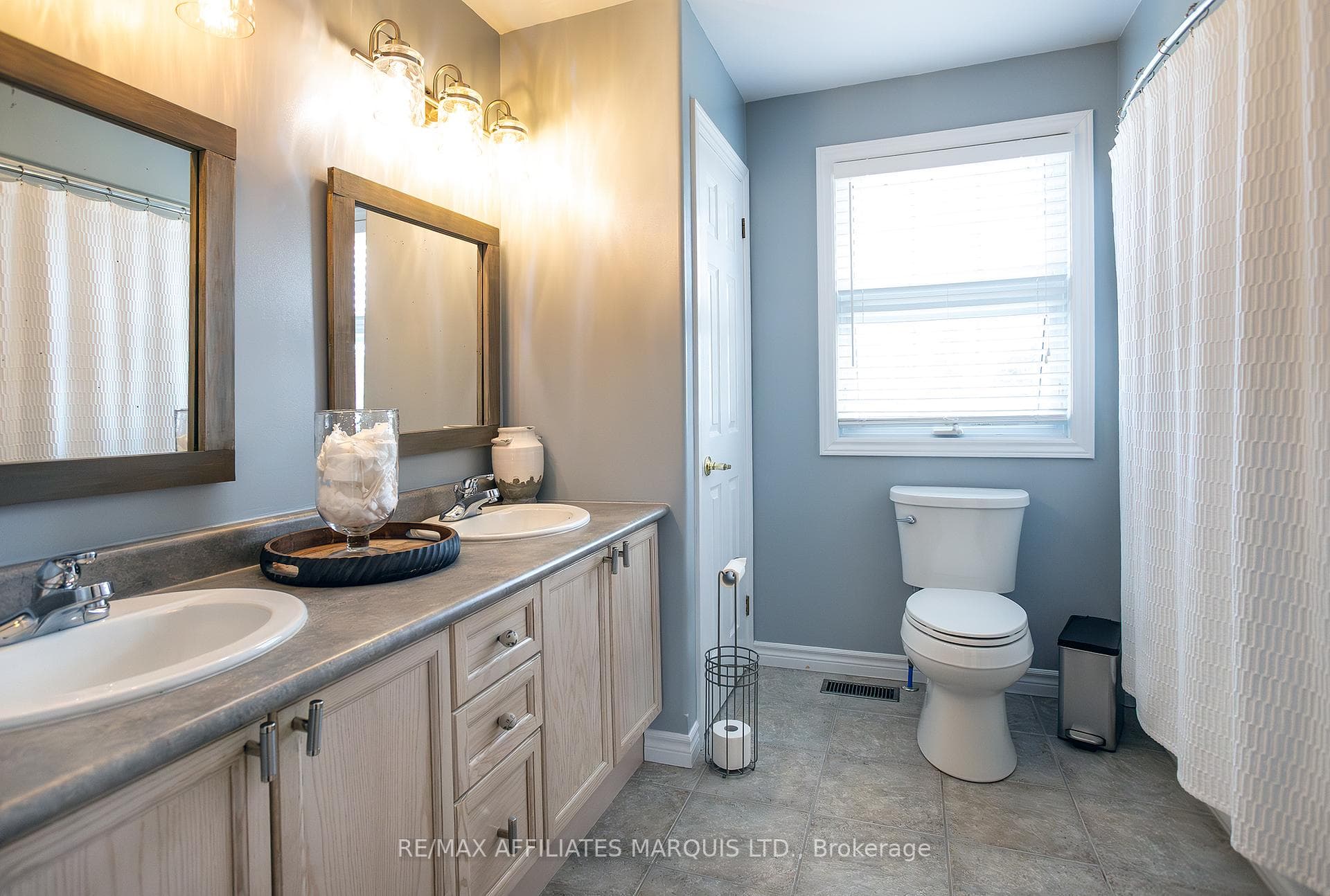 12118 Lakeshore Drive photo 43