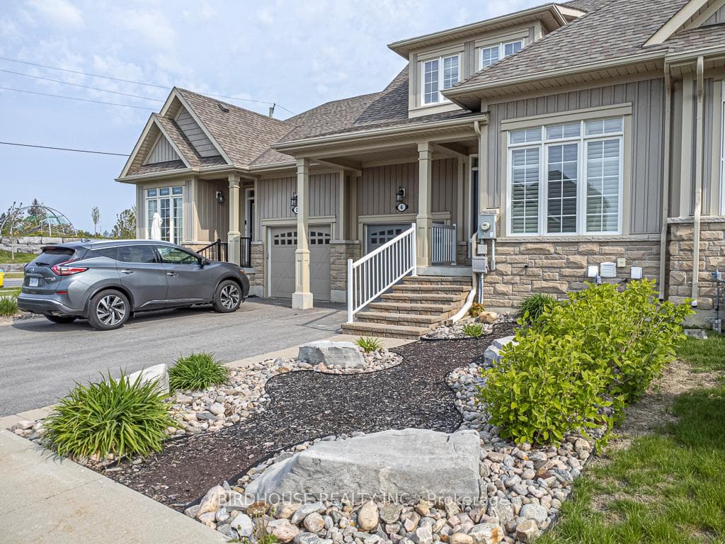 4 Deacon Crescent photo 2