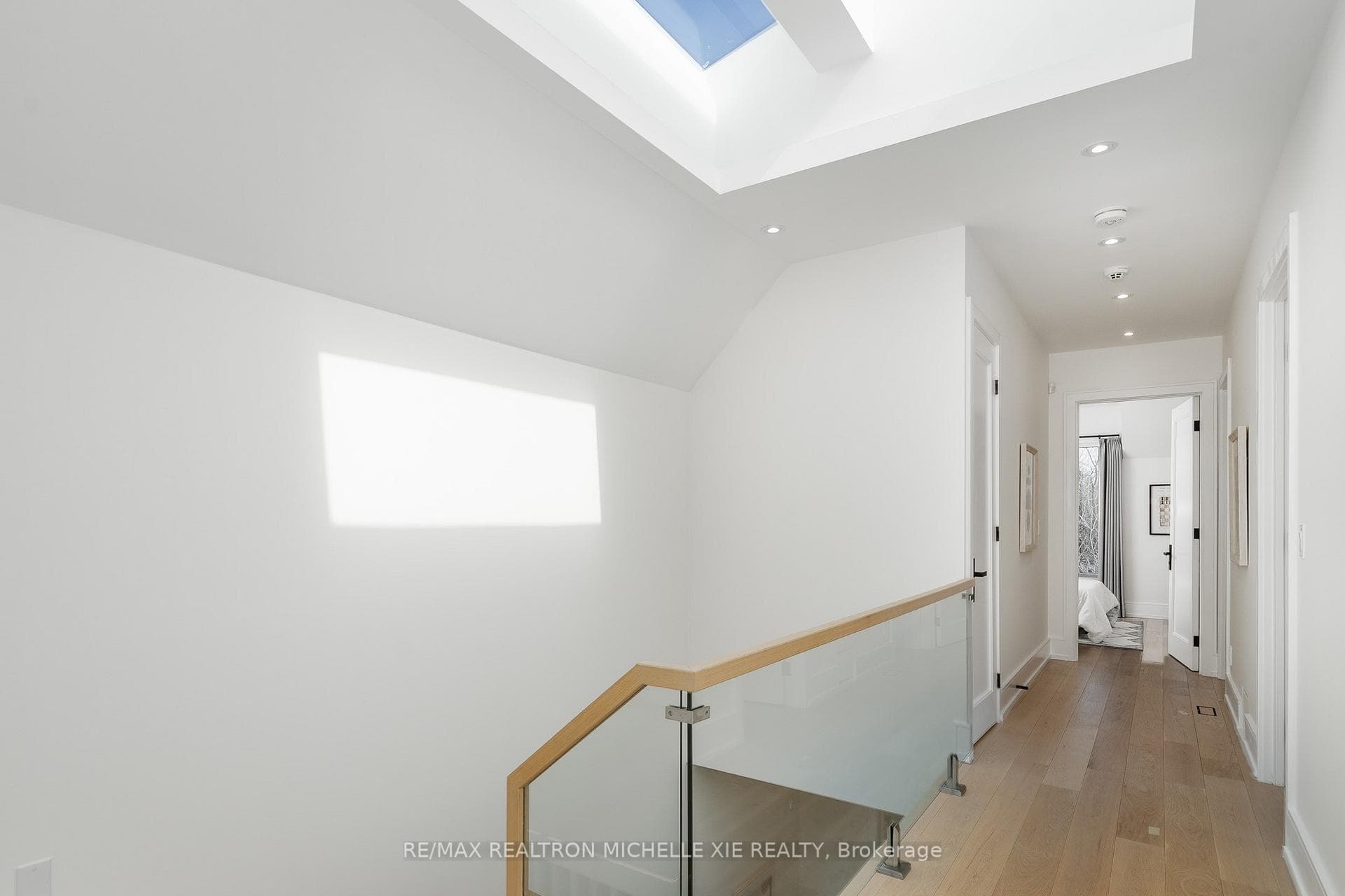 132 Duplex Avenue photo 22