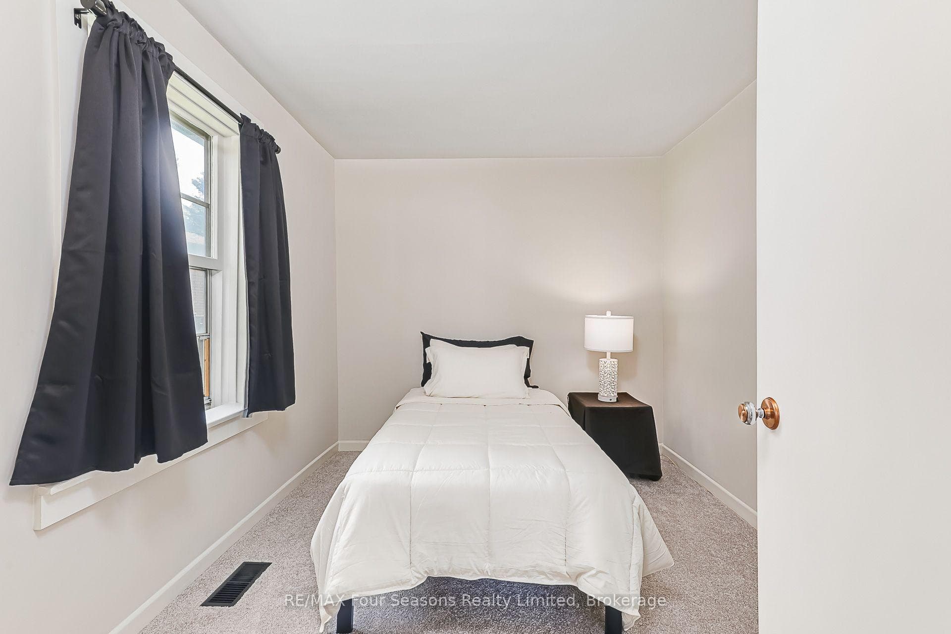 231 Superior Street photo 11