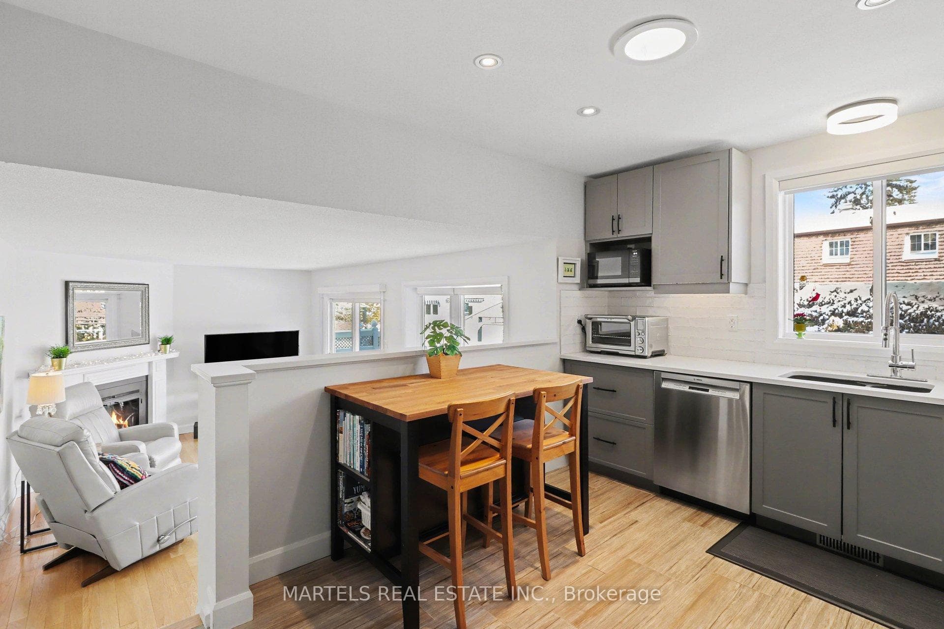 Kitchen island table included