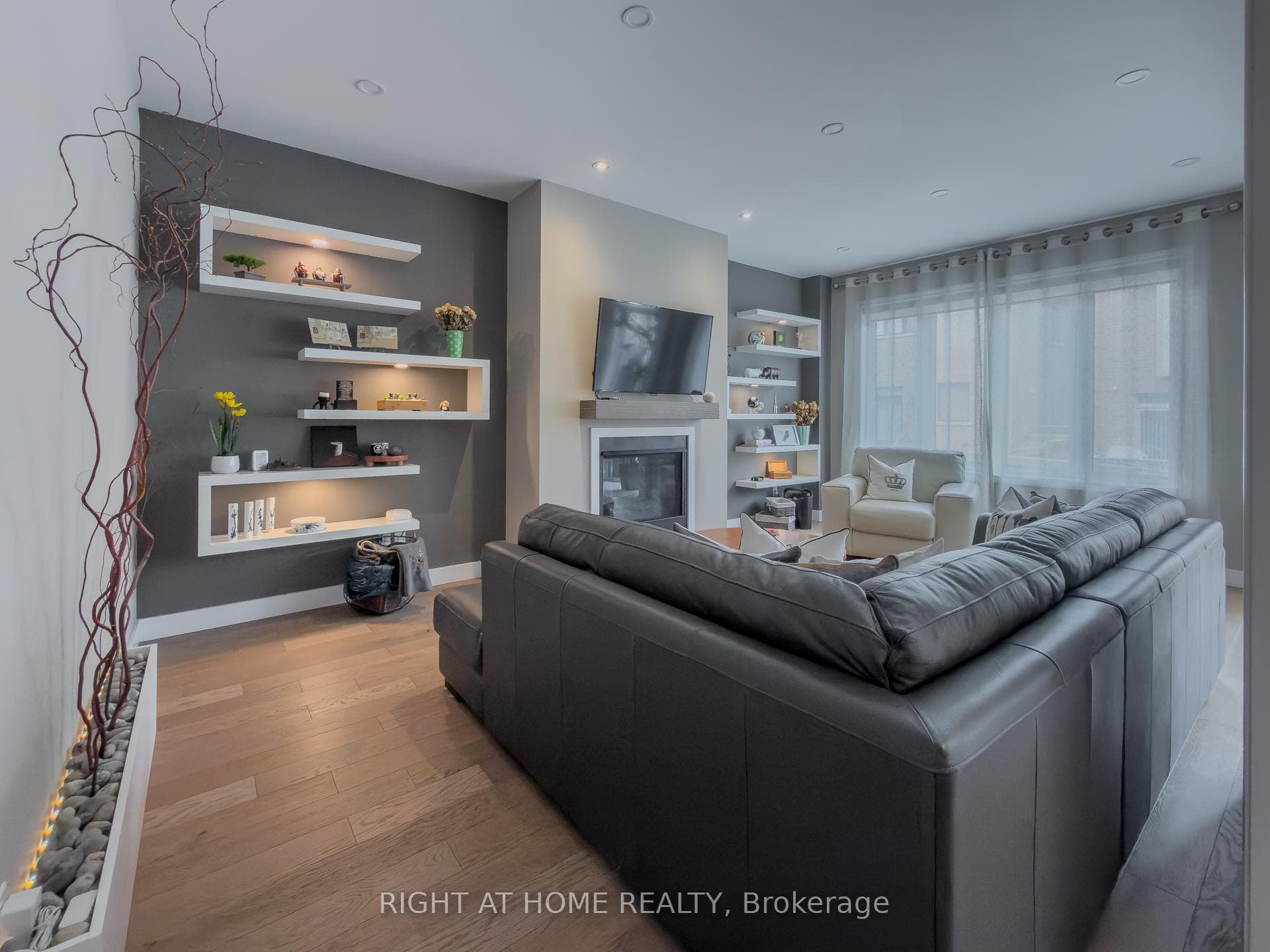 77 Leaden Hall Drive photo 8
