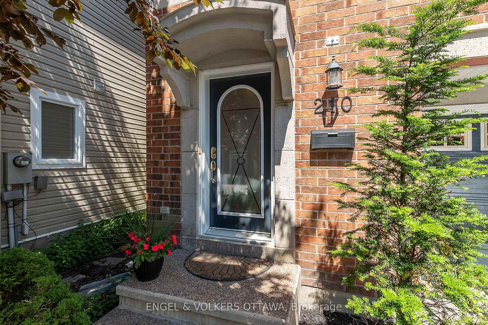 210 West Village Private photo 2