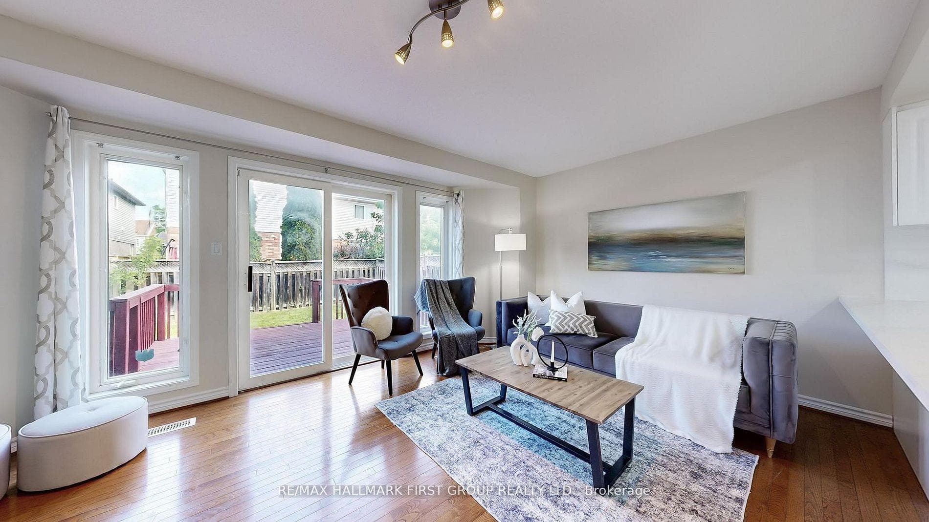 1552 Avonmore Square photo 16