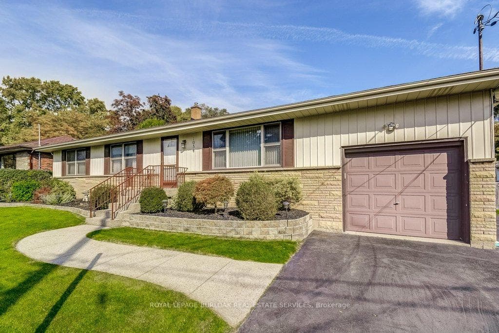 1054 Shepherd's Drive photo 2