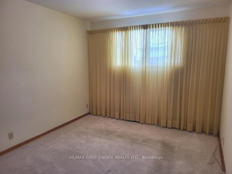 523 Westminster Street photo 16