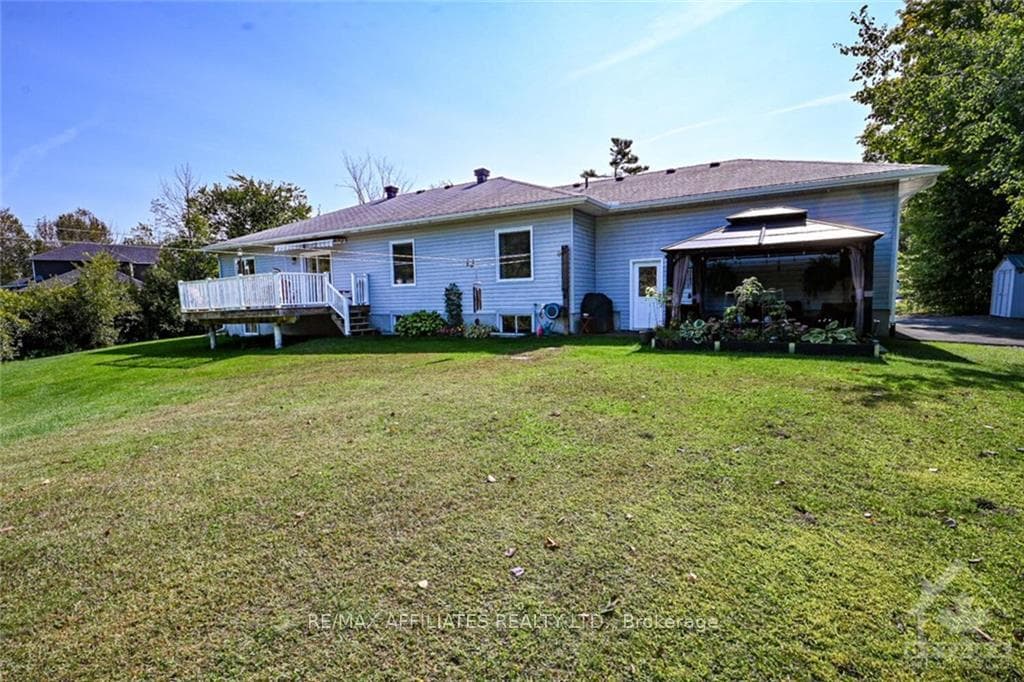 8 BASSWOOD Crescent photo 29