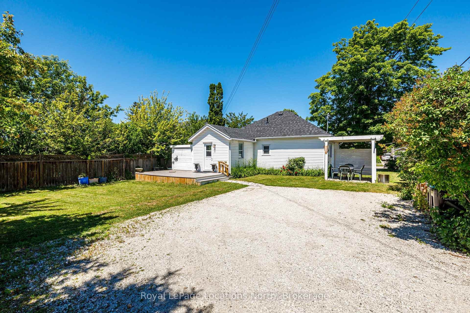 196 SIMCOE Street photo 28
