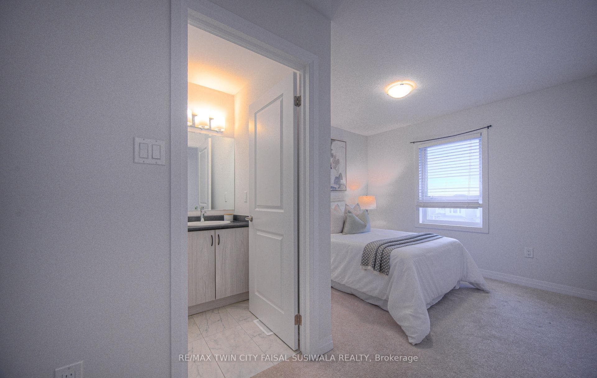 51 Sparrow Avenue Unit 32 photo 13