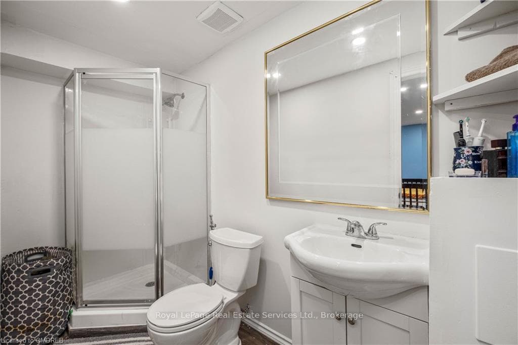 106 HANSON Crescent photo 24