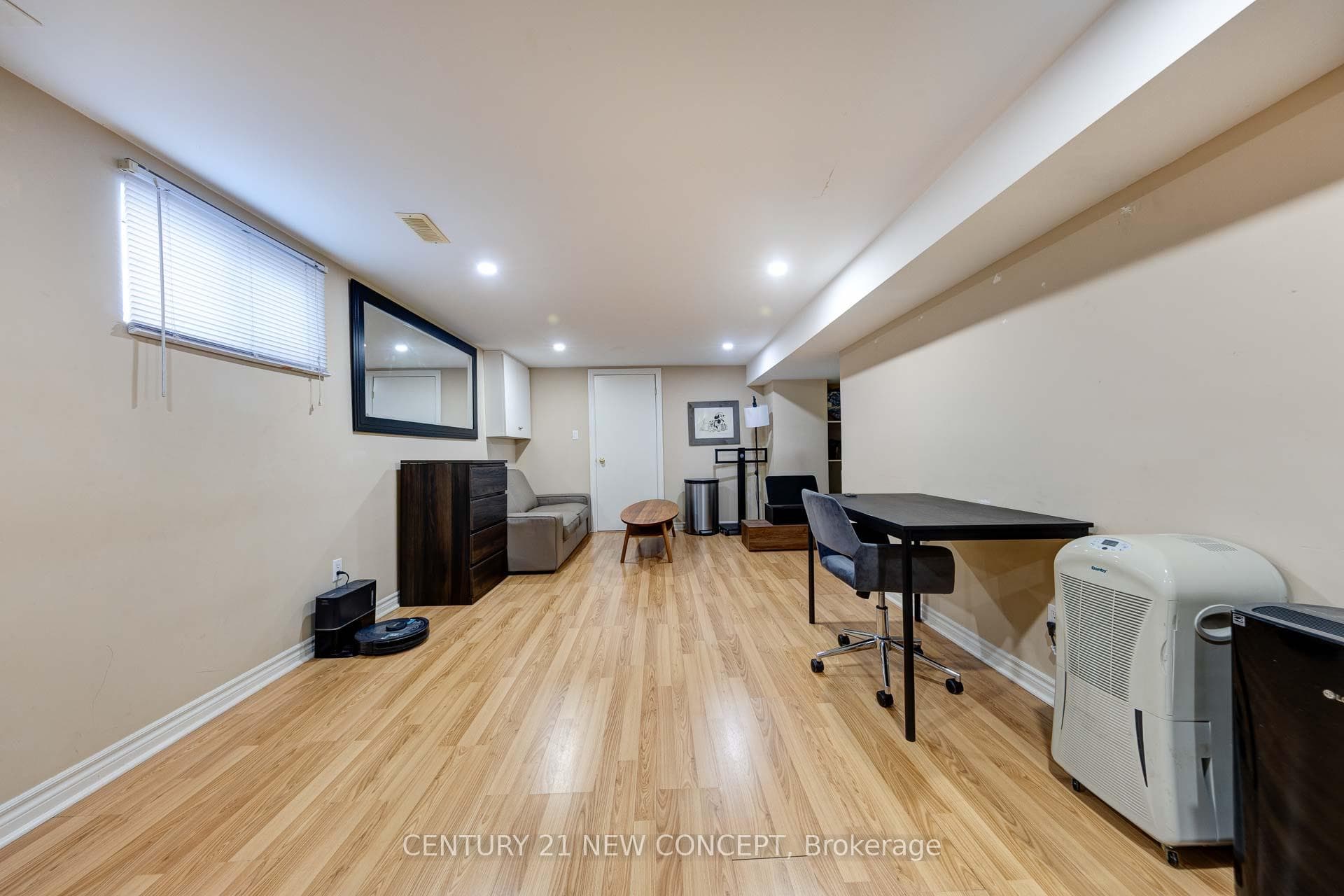 186 Hendon Avenue photo 42