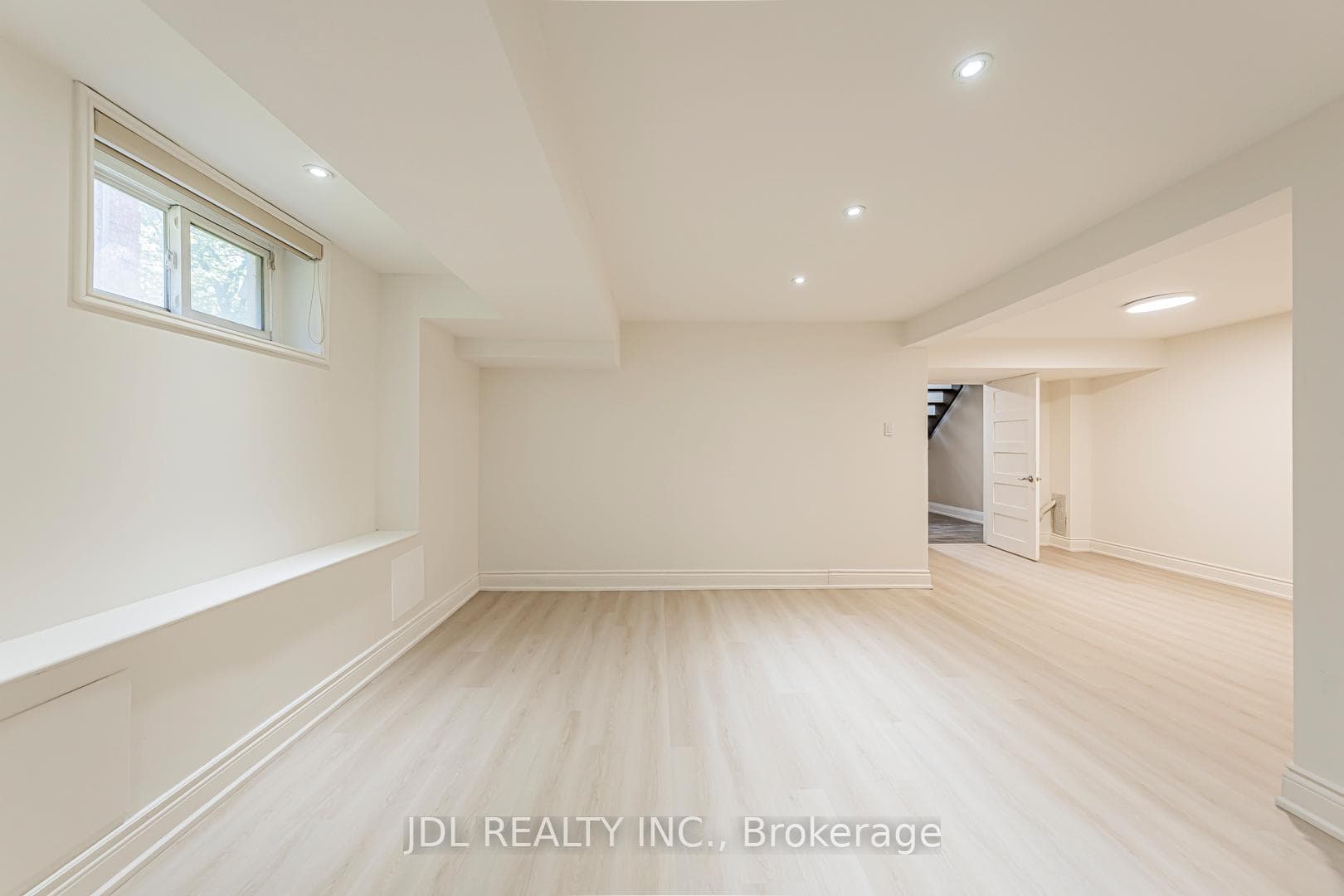 2431 Jarvis Street photo 43