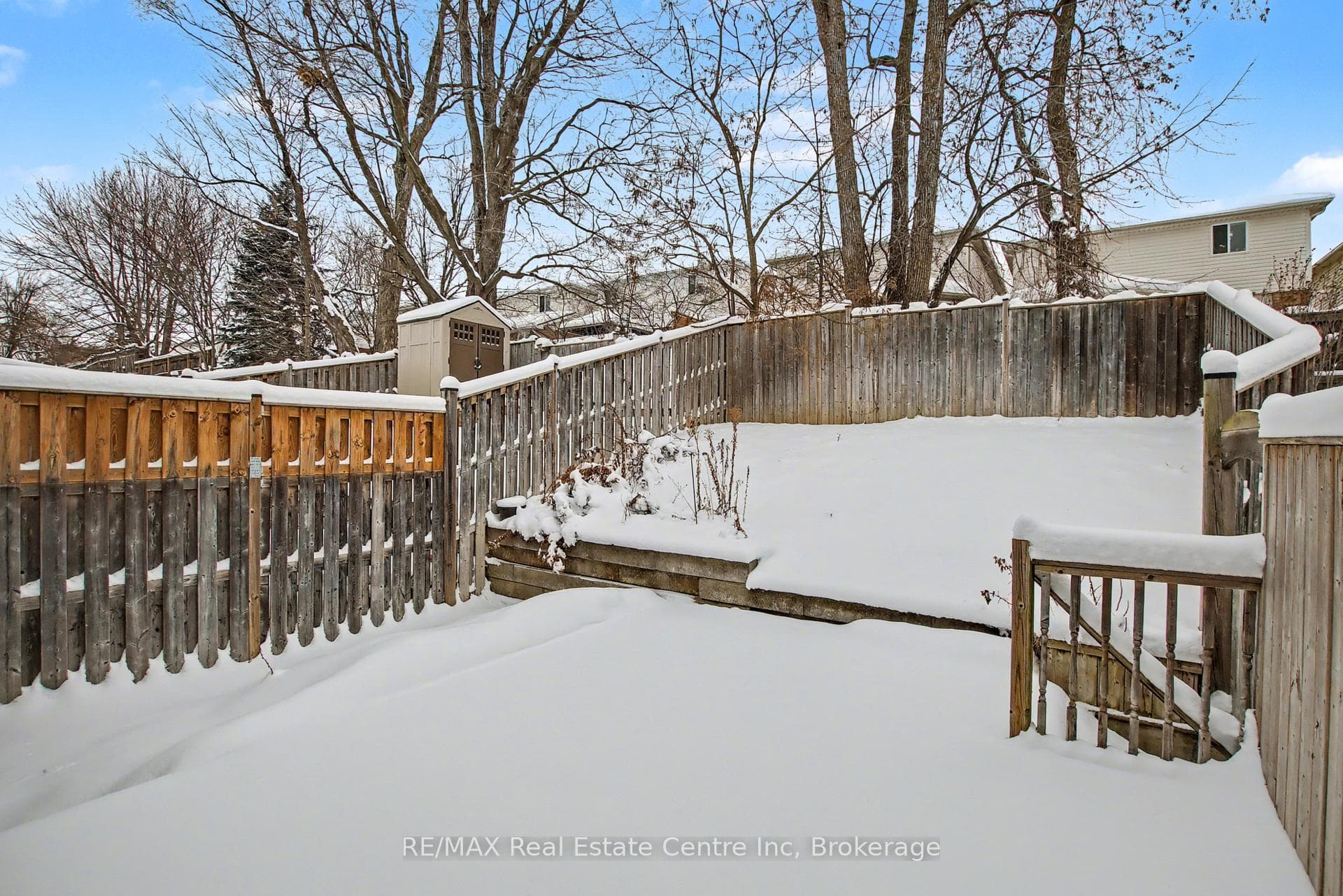 158 Kemp Crescent photo 31