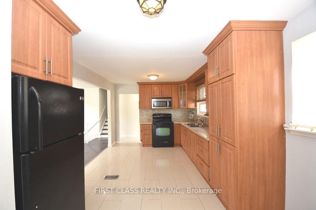 140 Rutherford Road Unit Main photo 2