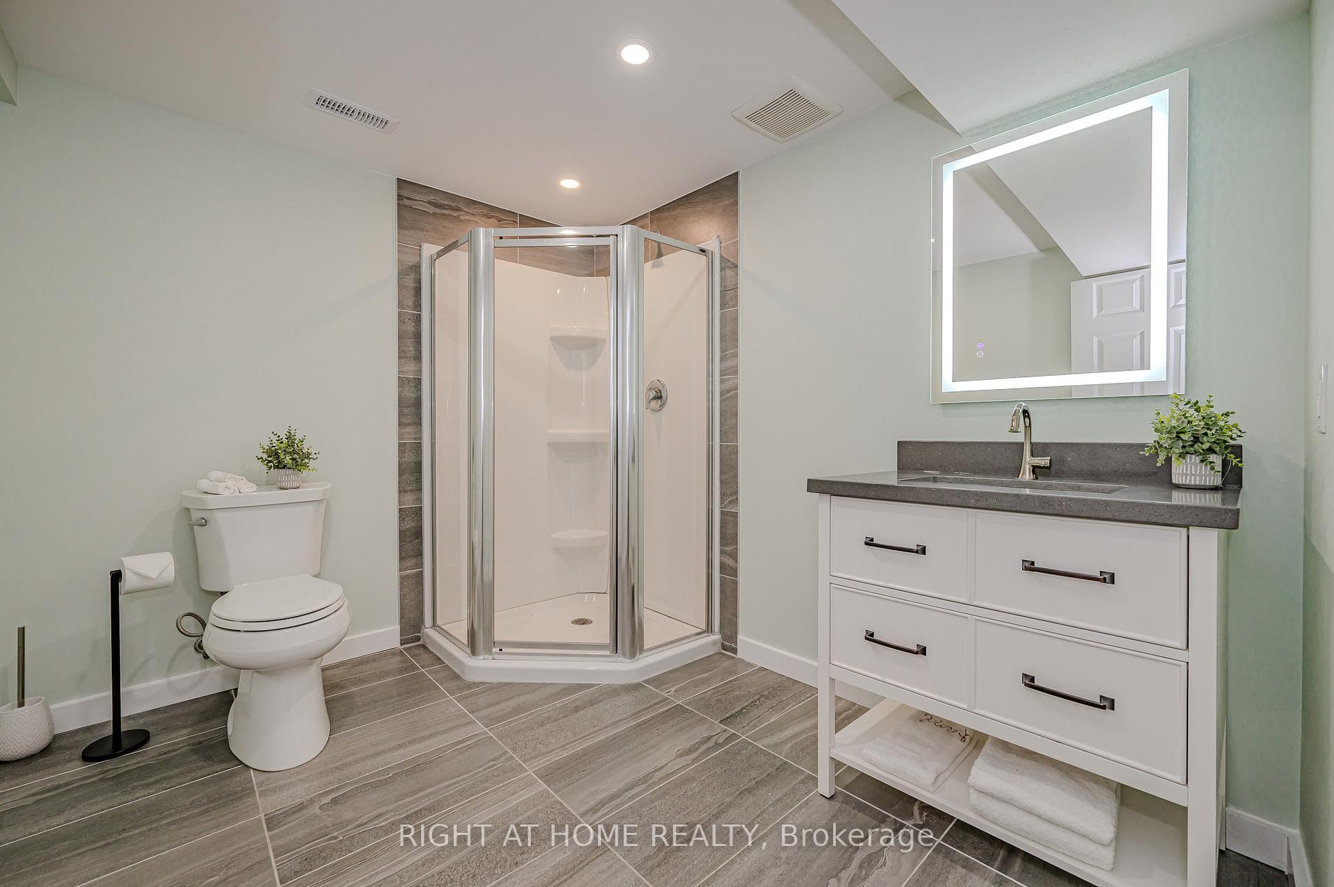 Lower Bathroom 3 pc.