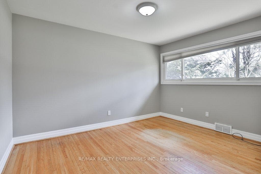 35 Hollyrood Heights Drive photo 29