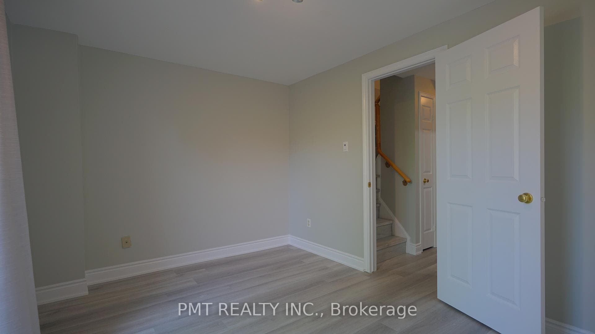 597 Roehampton Avenue photo 12