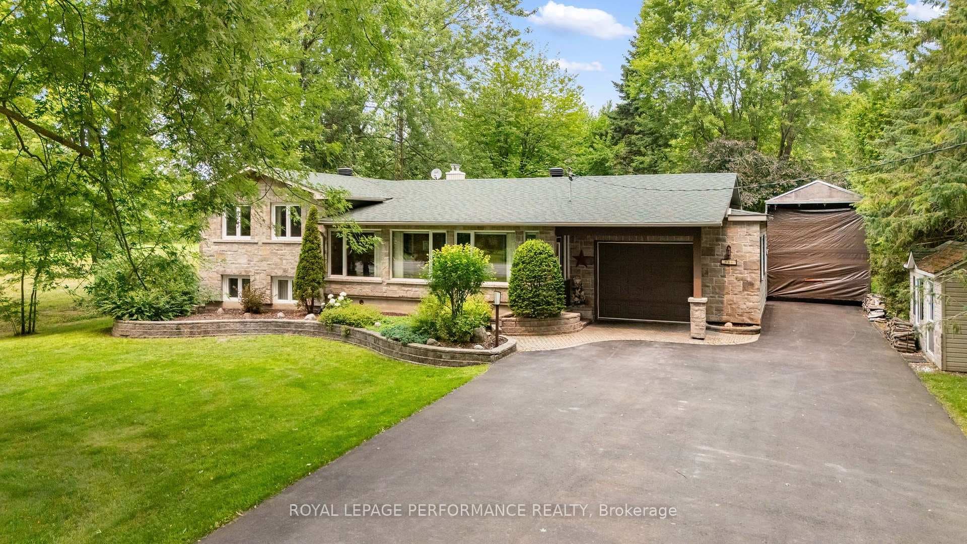 828 Principale Street photo 2