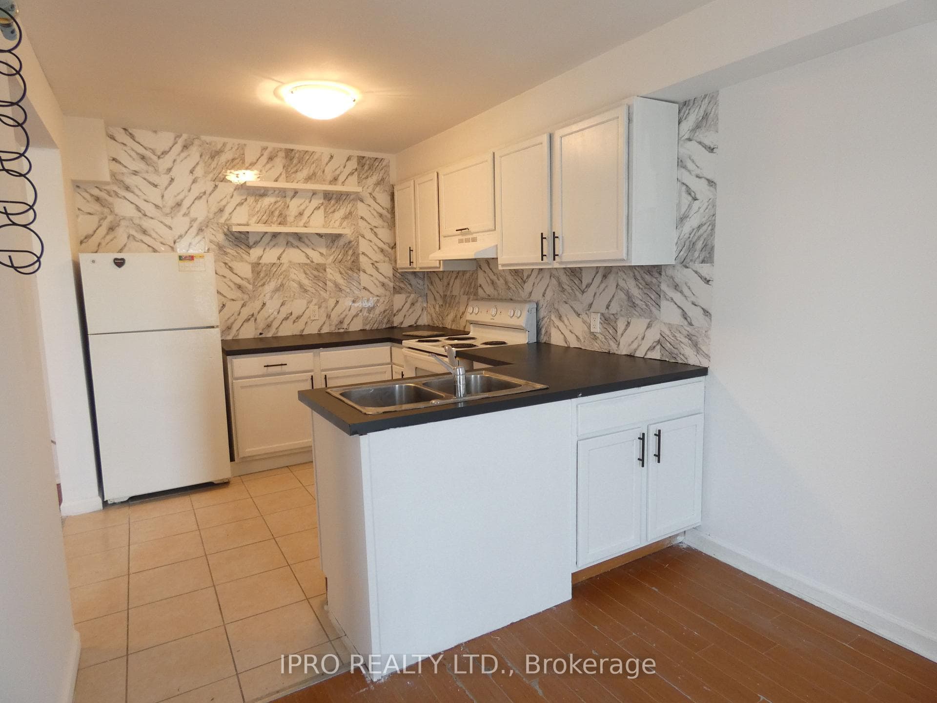 271 Conacher Drive photo 11