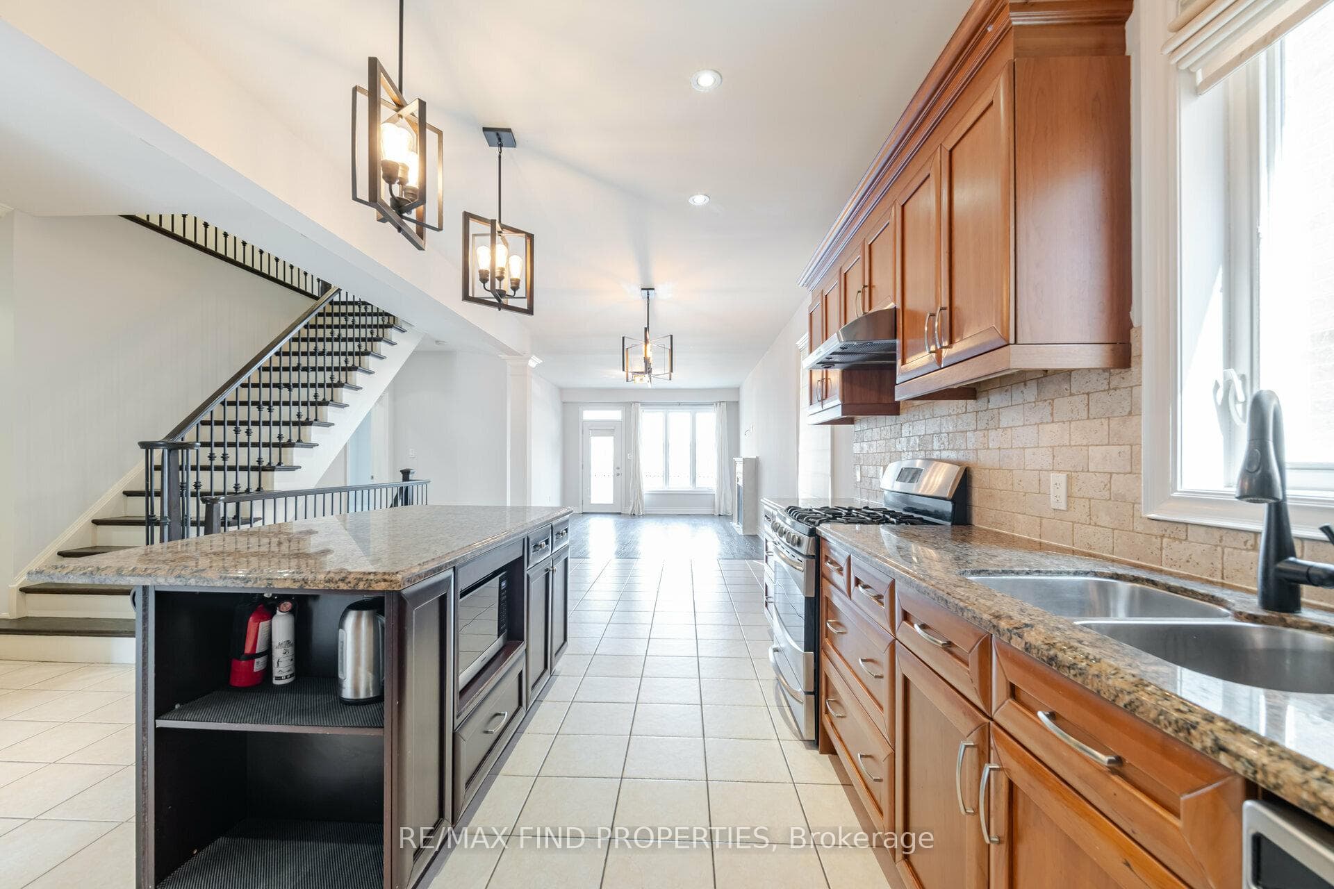 3207 Stocksbridge Avenue photo 10