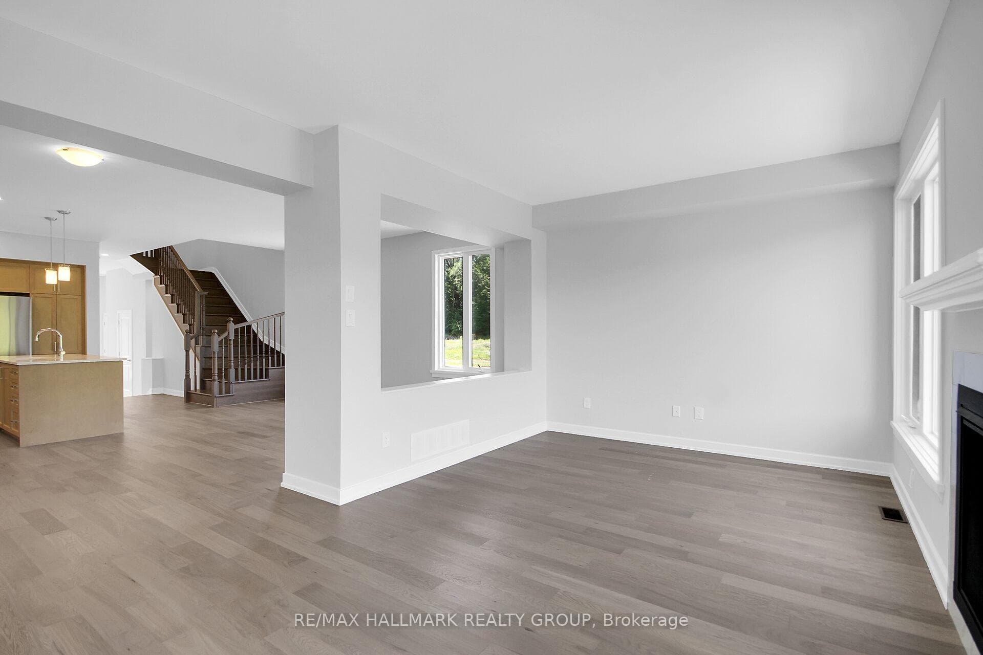 749 NEWSTEAD Crescent photo 20