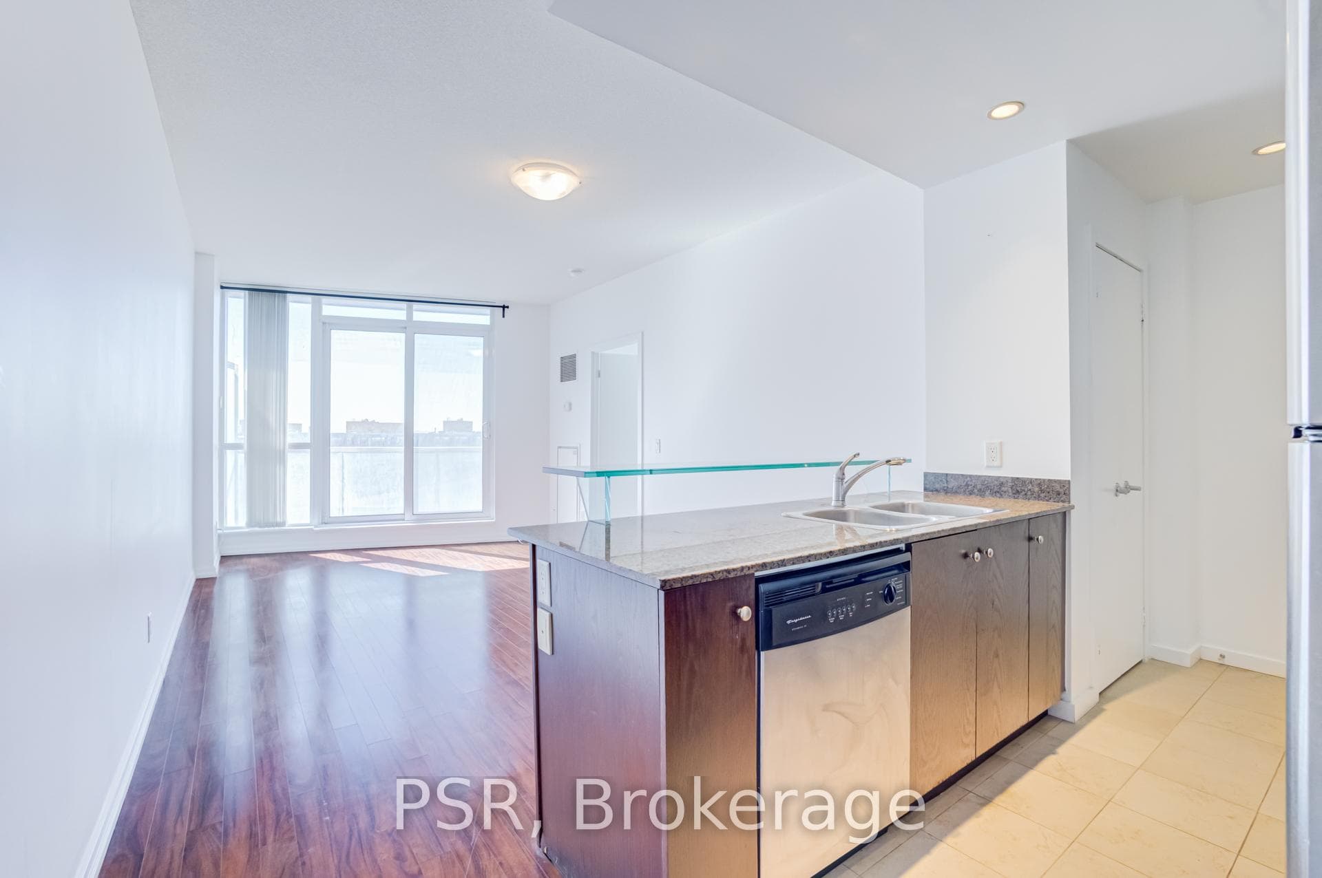 218 Queens Quay Unit 1506 photo 10