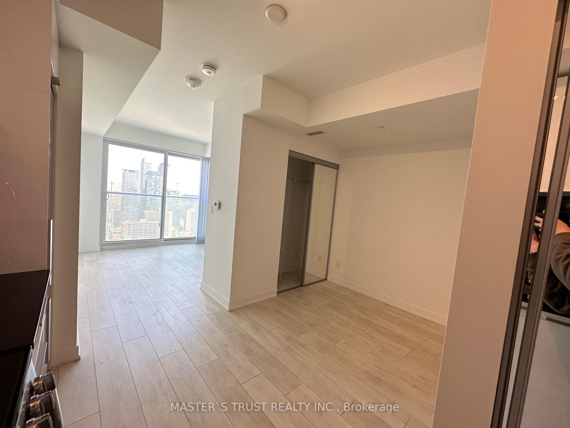 501 YONGE Street Unit 4904 photo 3