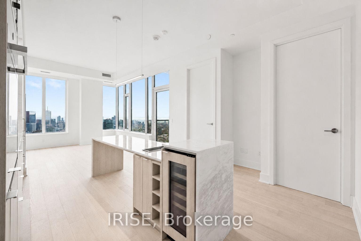 11 Yorkville Avenue Unit 5909 photo 4