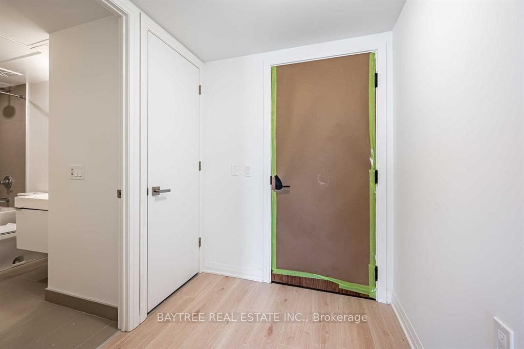 99 Foxbar Road Unit 1606 photo 4