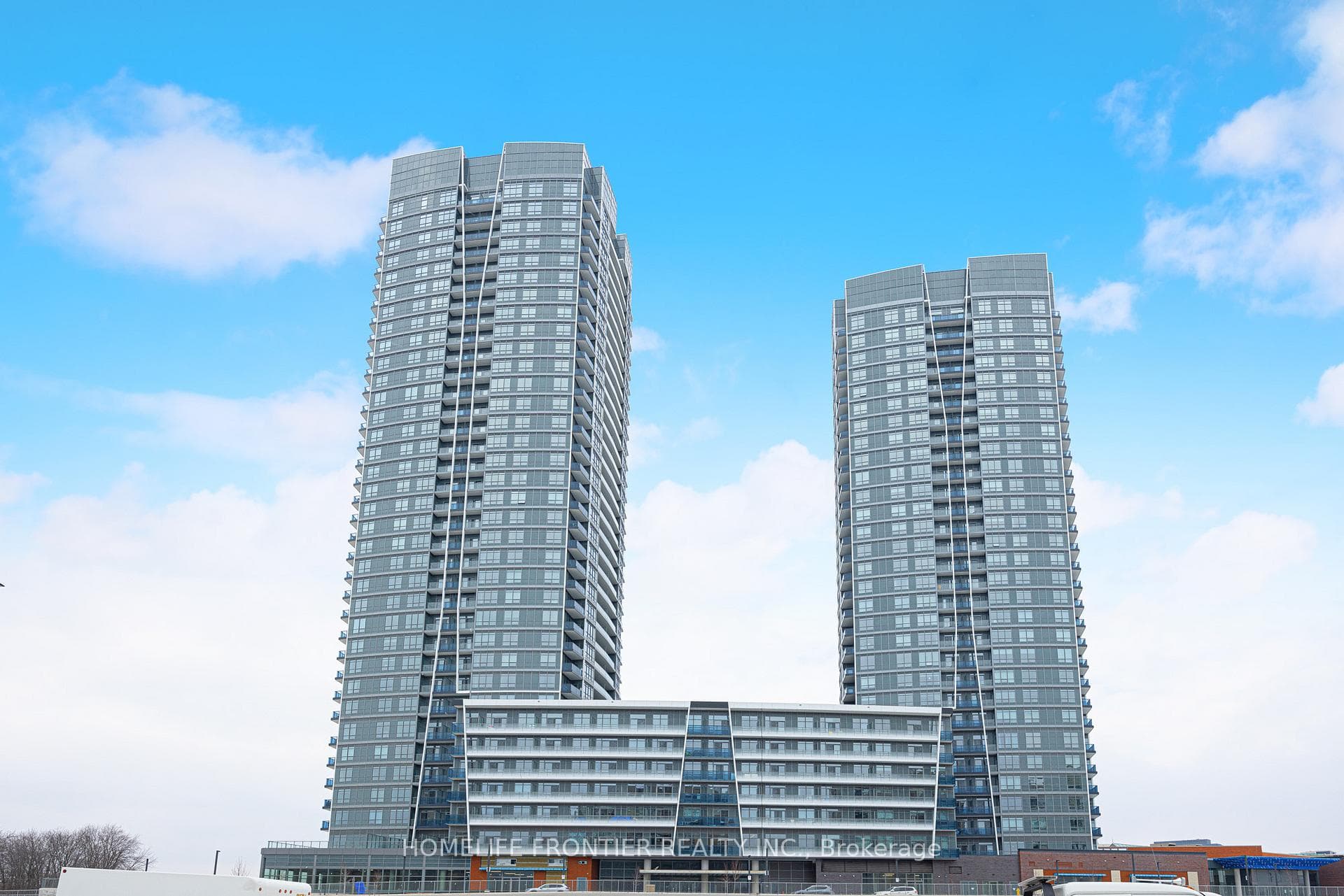 30 Upper Mall Way Unit 710 photo 2