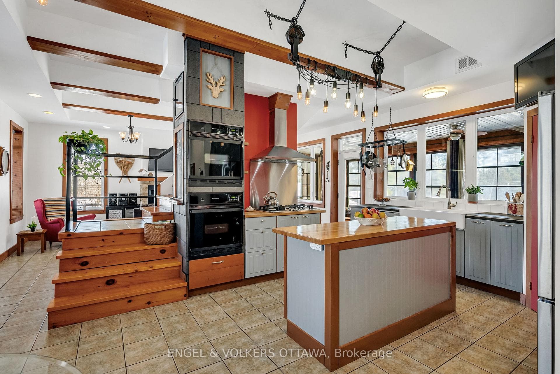 3030 Henrie Road photo 5