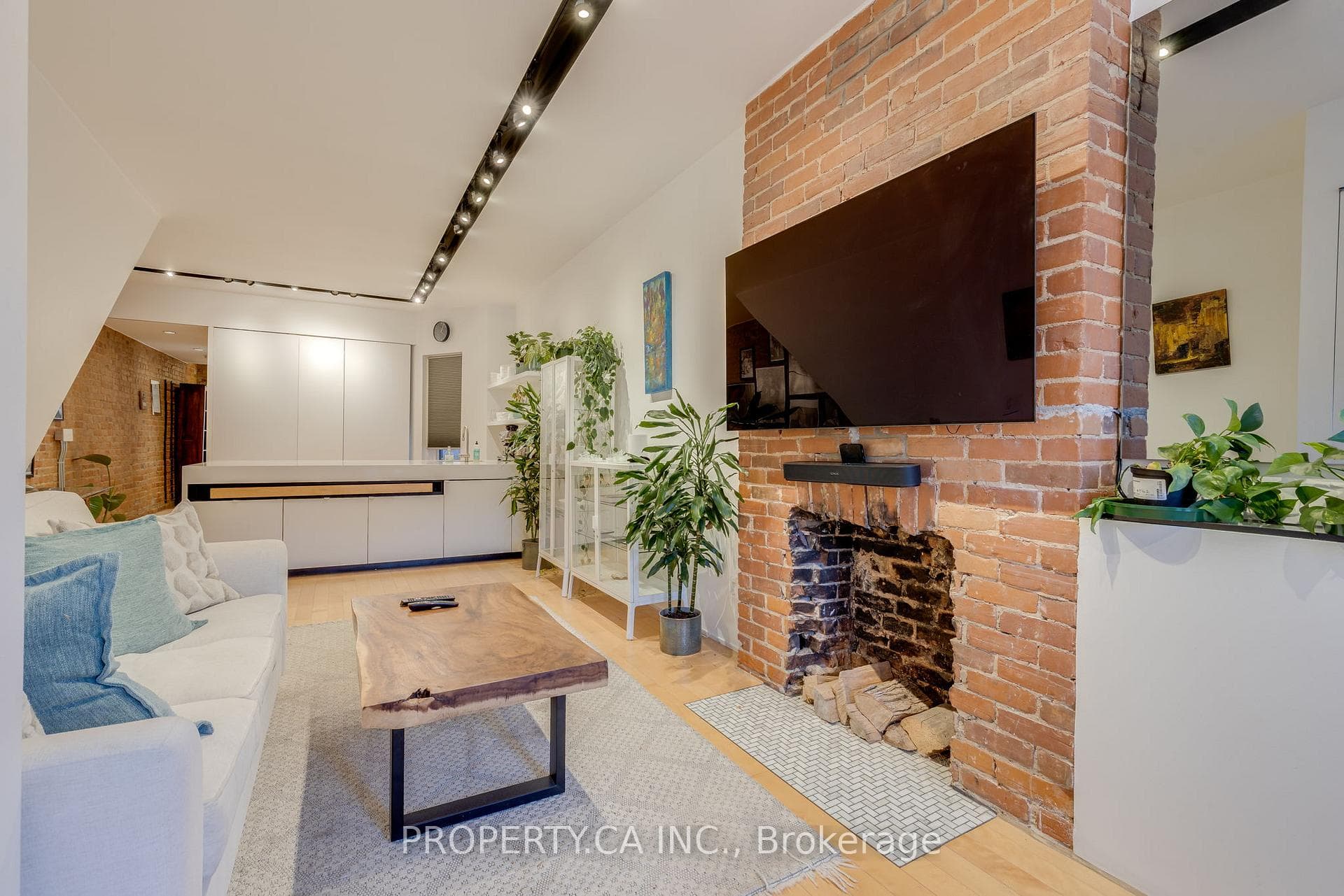 64 Dovercourt Road Unit 2 photo 1