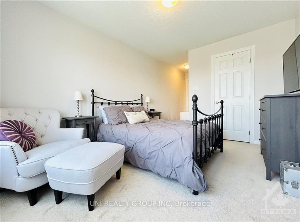 78 CASPIAN Row photo 23