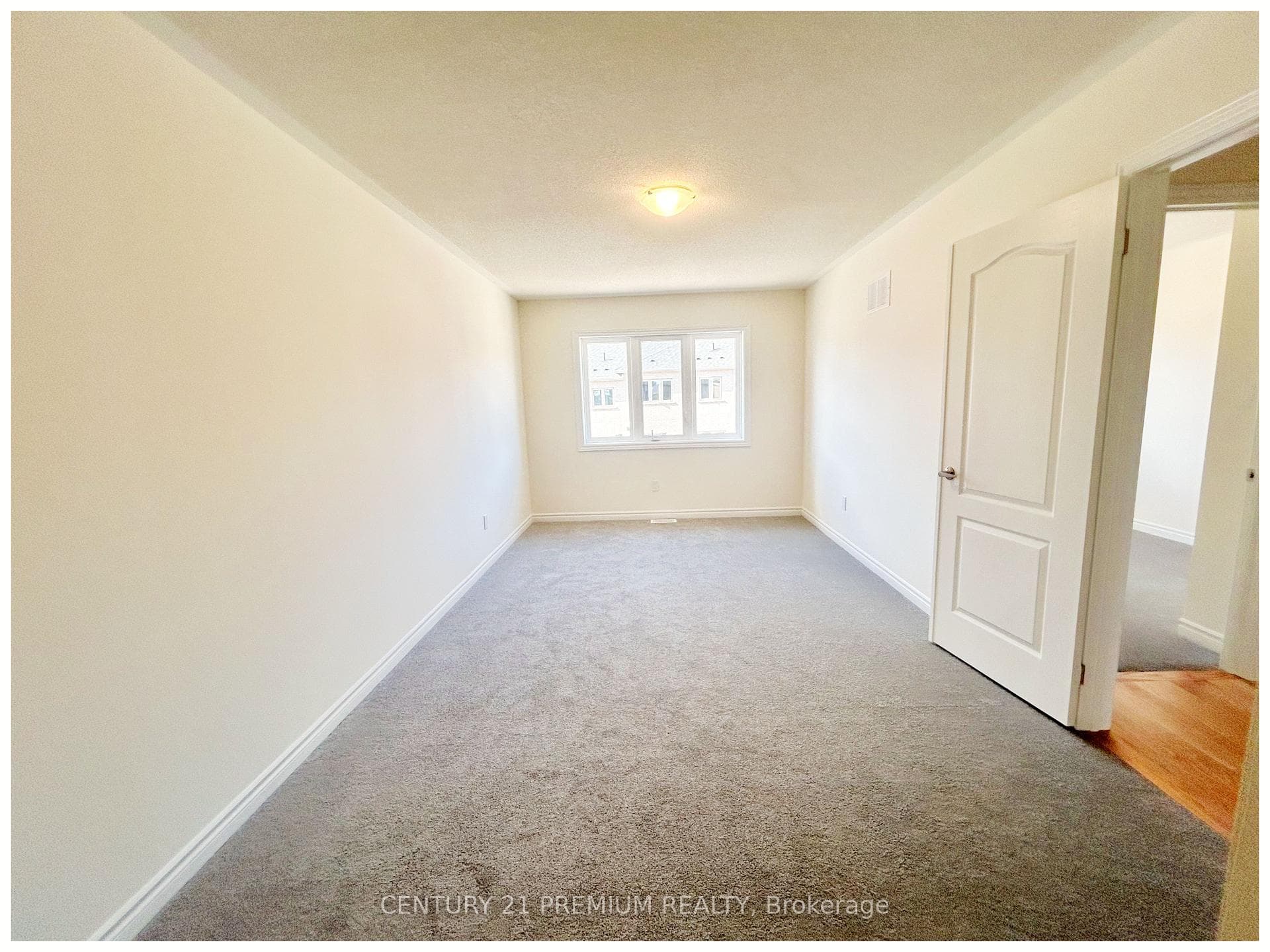 26 Mountainside Crescent photo 16