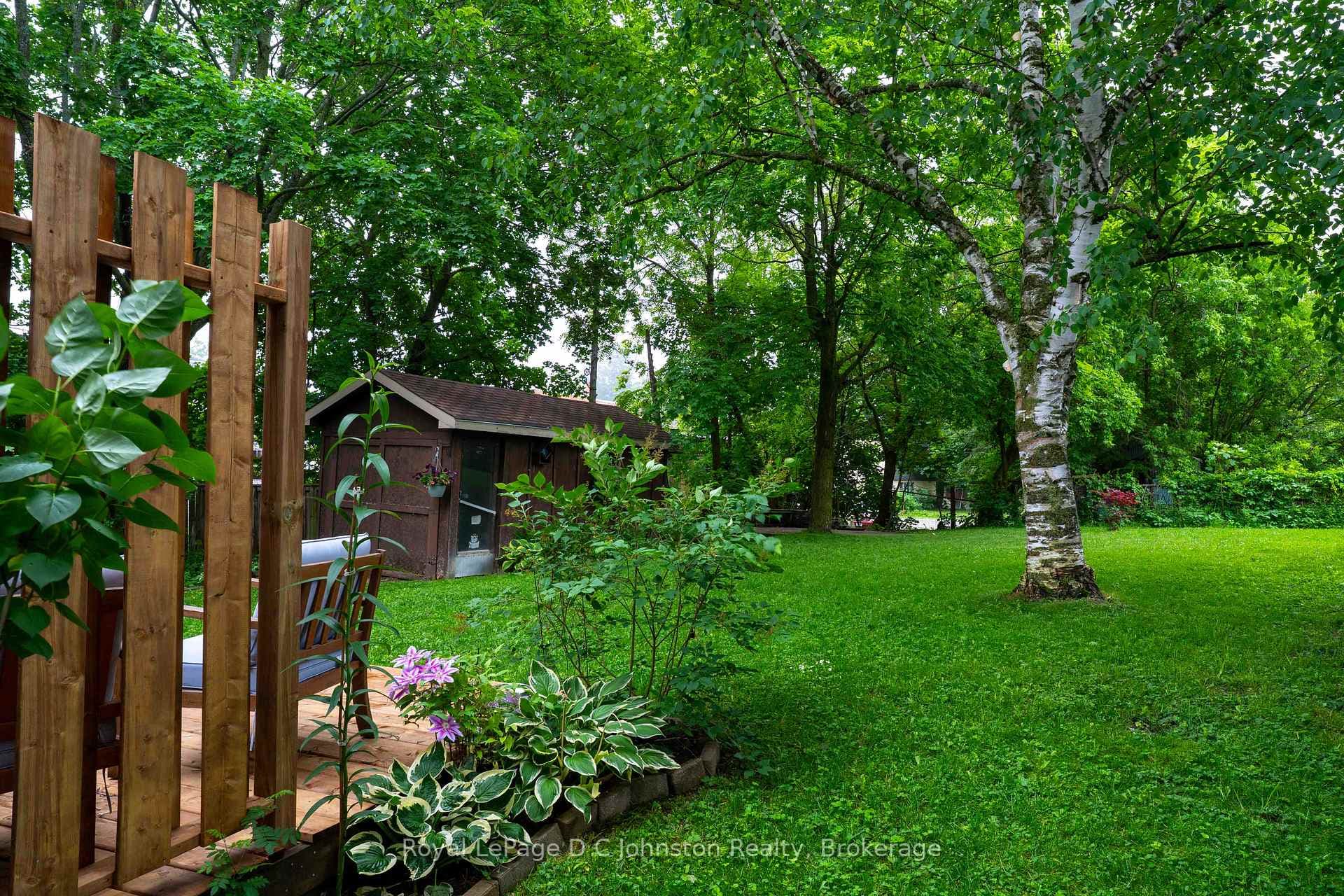 255 Rowe Street photo 31