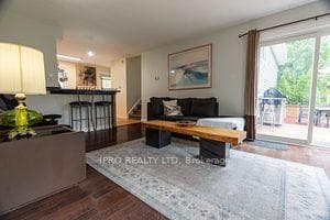 7 Longbourne Crescent photo 20