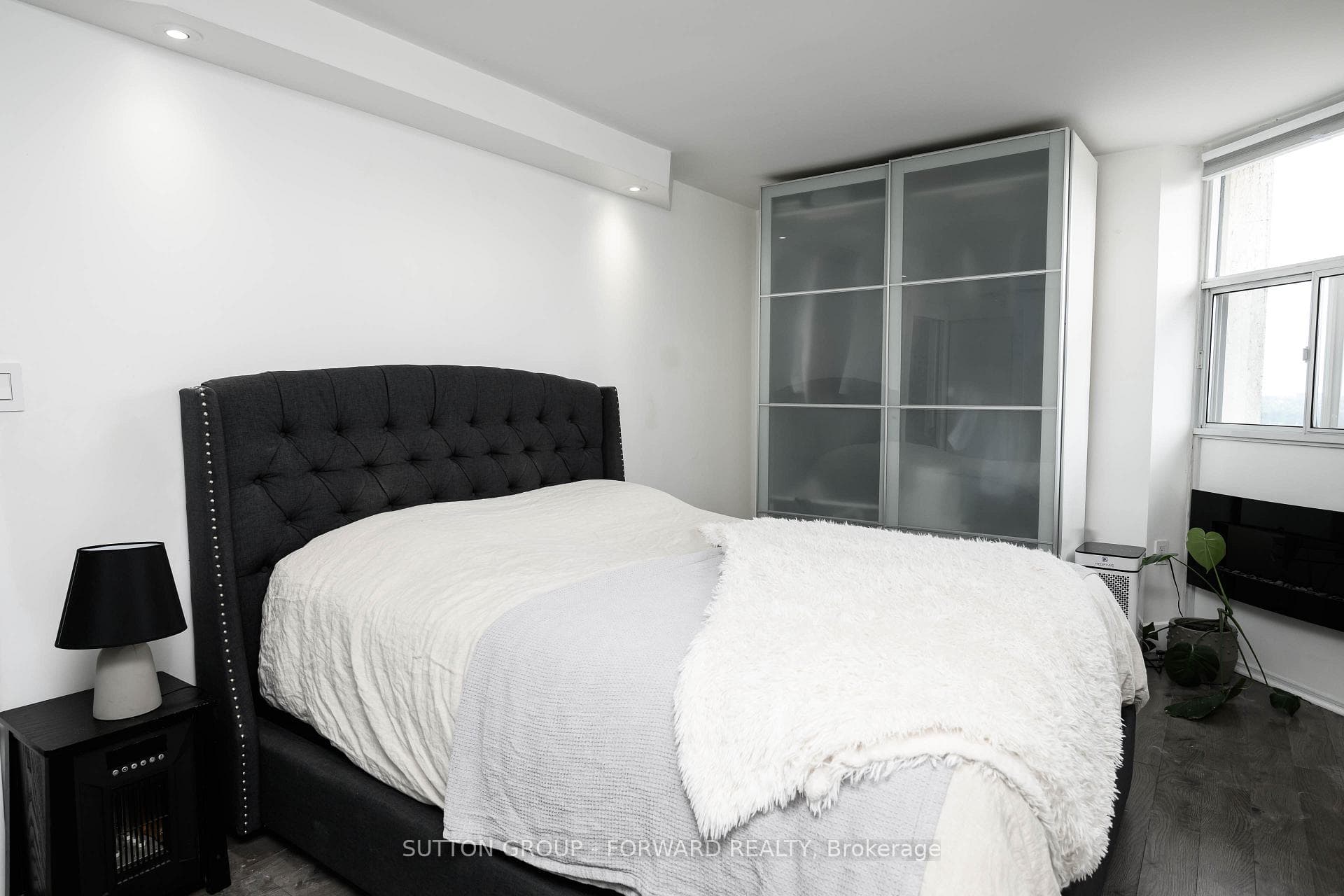 323 Colborne Street Unit 2701 photo 16