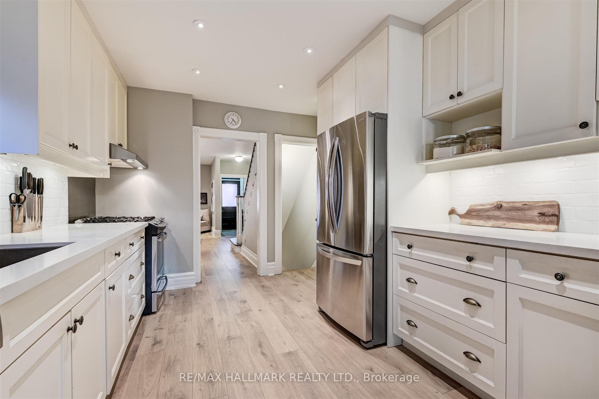 Well appointed kitchen for foodies