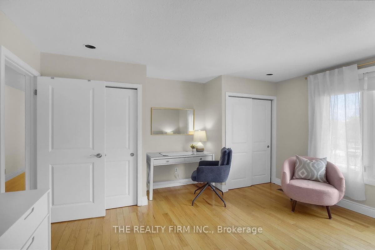 949 Farnham Place photo 23