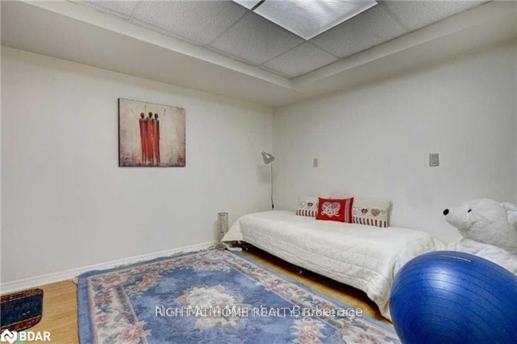 369 HICKLING Trail Unit Lower photo 6