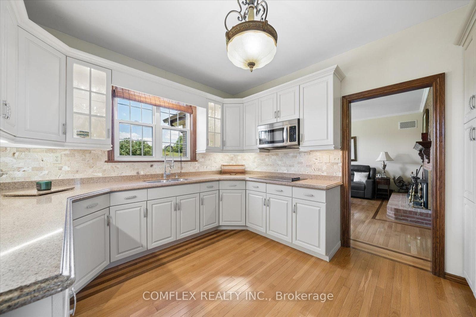1150 Raglan Road photo 15