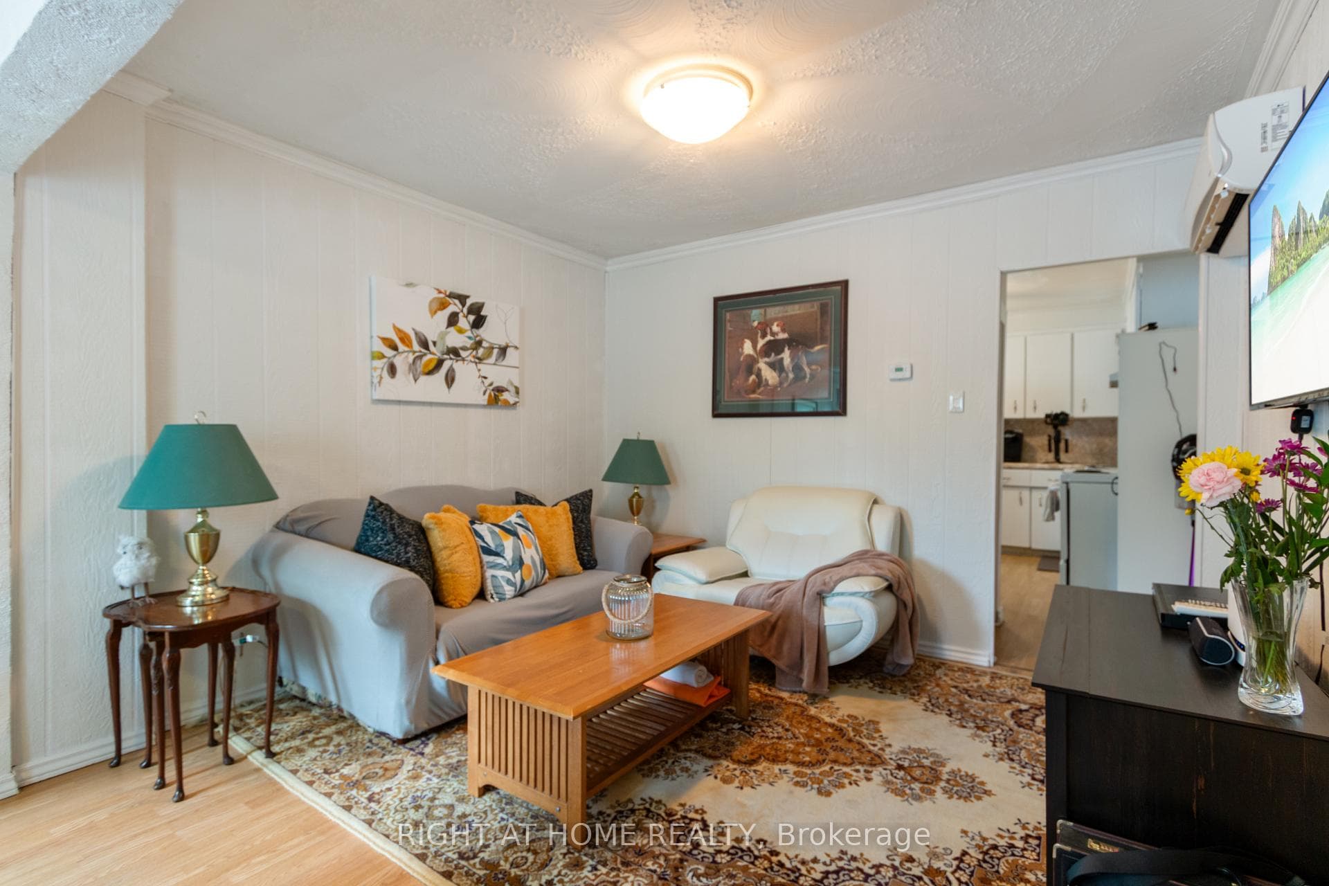 147 Harvie Avenue photo 9