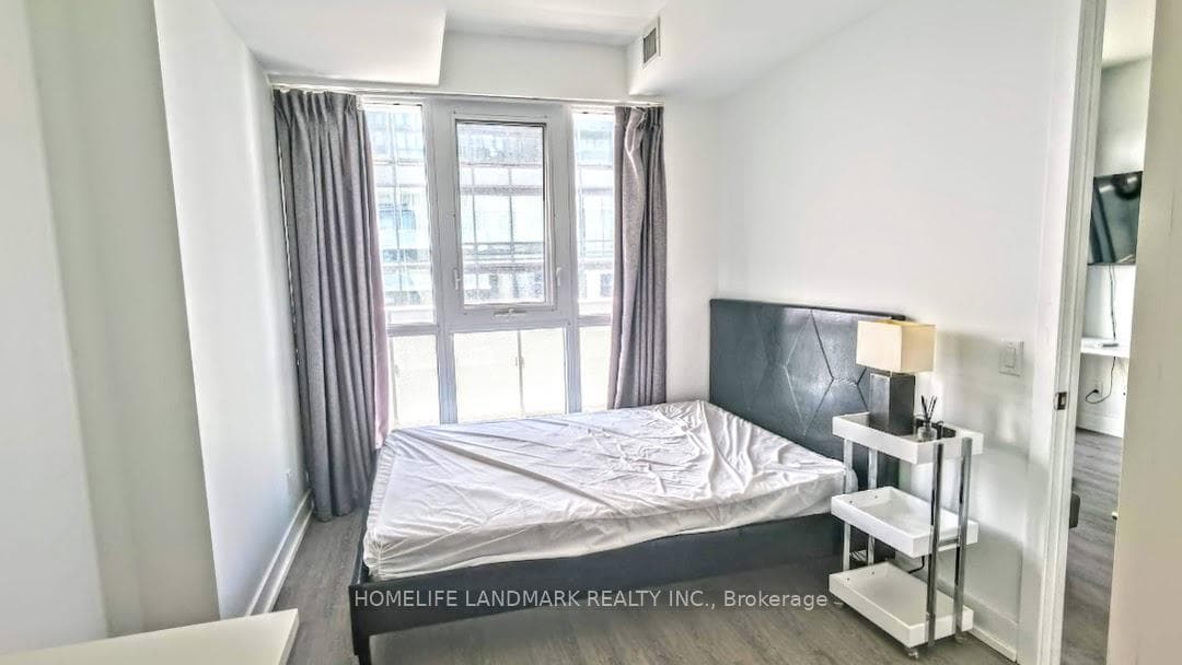 7 Grenville Street Unit 5401 photo 4