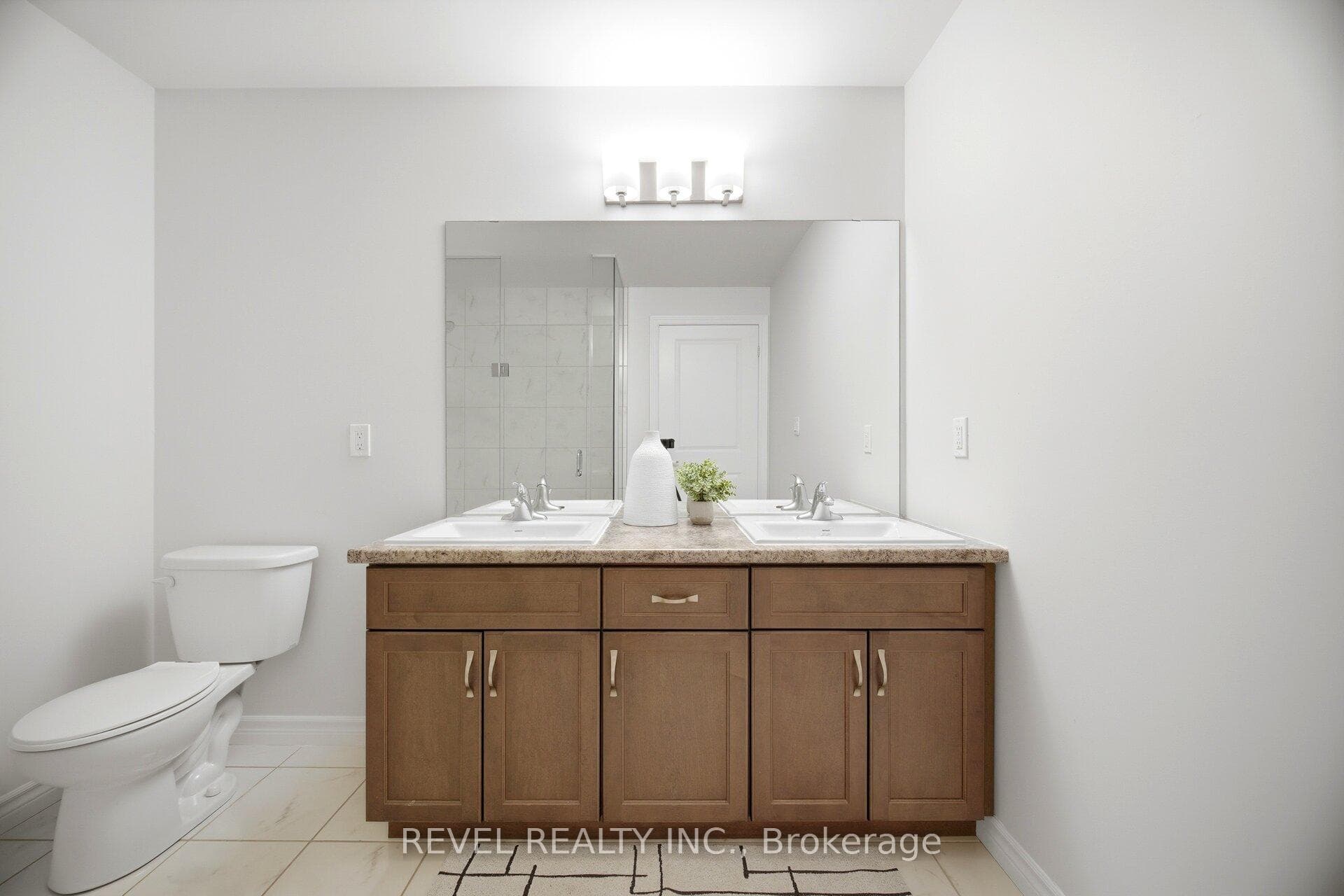 Primary Ensuite - dual vanities