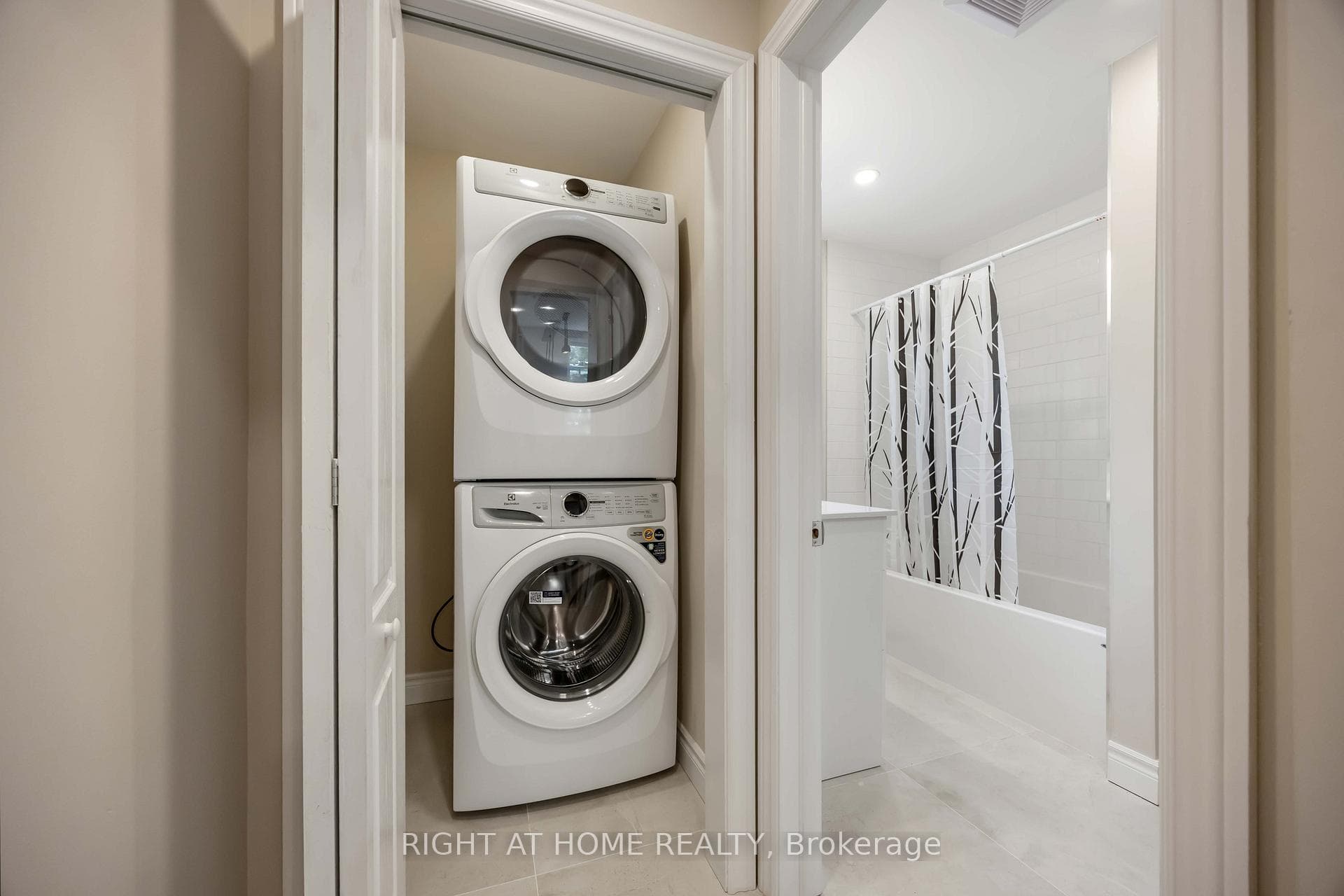 12 Rosalie Avenue photo 14