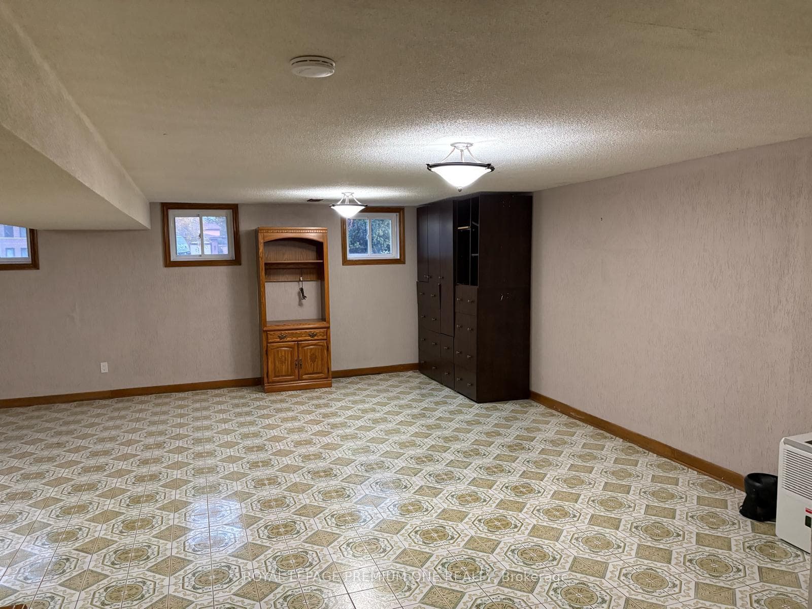 14 Valleycrest Drive Unit Lower photo 4
