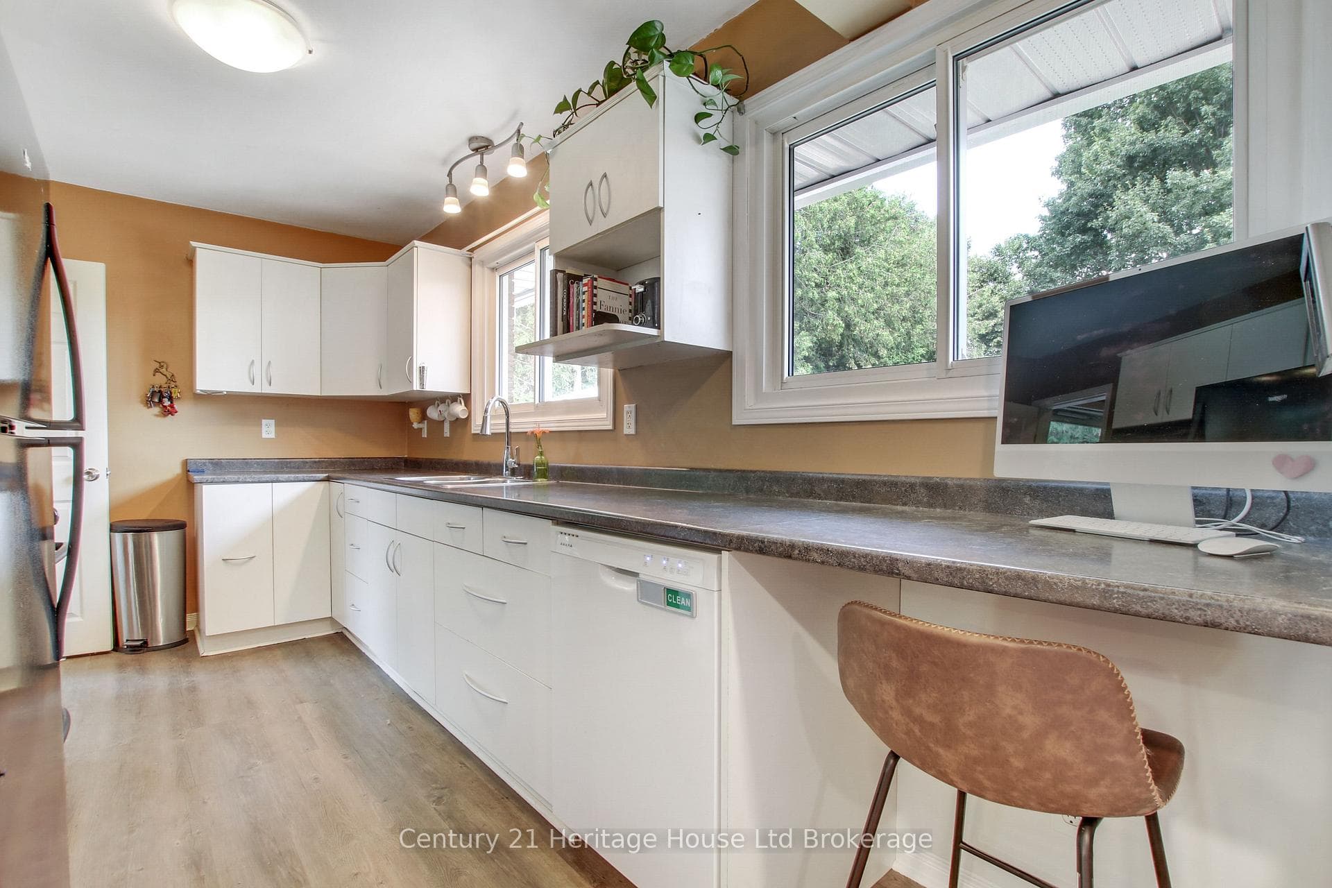 683 College Avenue photo 8