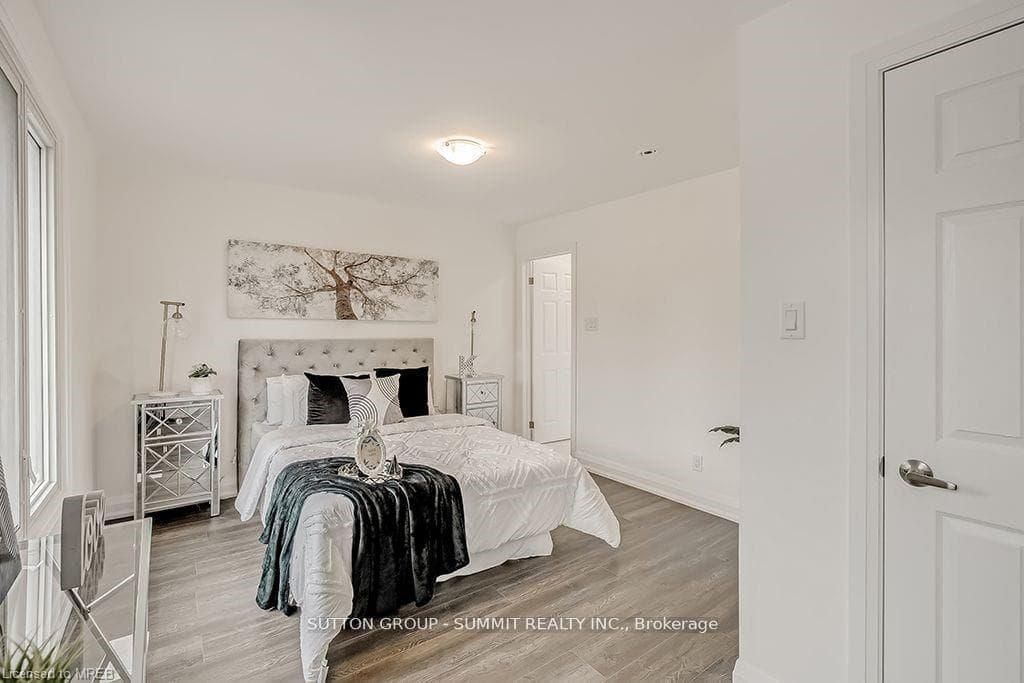 16 Upper Canada Drive Unit Upper photo 21