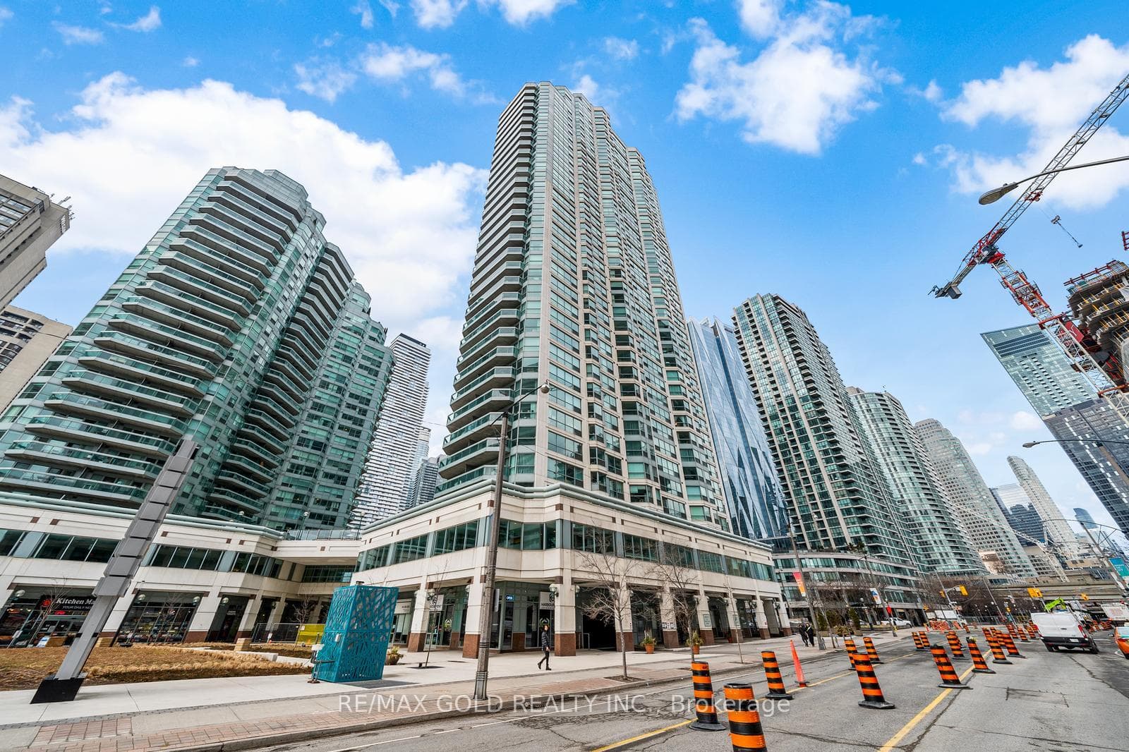 10 Yonge Street Unit 2710 photo 1